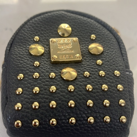 Fashion key chain holder / coin pouch - gray with gold hardware. NWOT - Picture 9 of 10